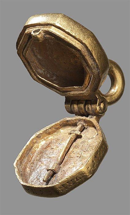 An open reliquary pendant.
