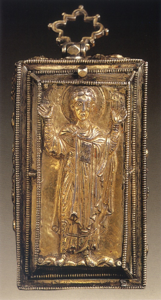 Orant full figure of male figure on upper lid of the reliquary.